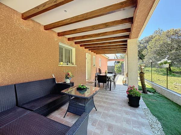 Maison
         5 pièces
        - 134 m² Exclusivité 445 000 € *