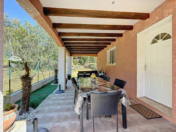 Maison
         5 pièces
        - 134 m² Exclusivité 445 000 € *