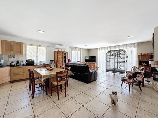 Maison
         5 pièces
        - 134 m² Exclusivité 445 000 € *