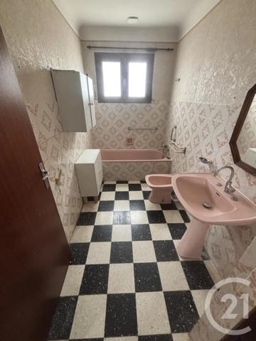 Maison à vendre  5 pièces - 134 m 2   VAUVERT  - 30