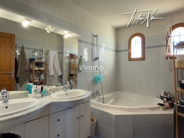 Villa 4 faces de 113 m2 - 4 chambres - piscine - Latour-Bas-Elne