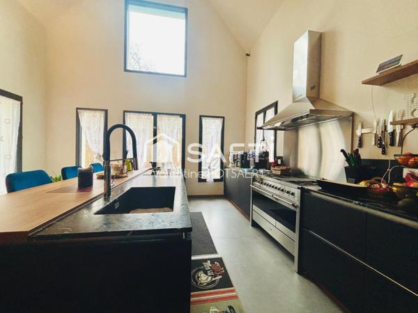 Saint-Jean-aux-Bois,  Maison récente d'env 290m²