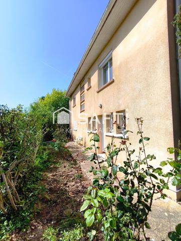 Emplacement rare, proche des commerces et commodités à pieds