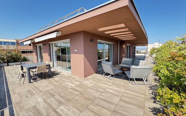 Appartement à vendre    4 pièces • 131,57 m2 Saint-Laurent-du-Var