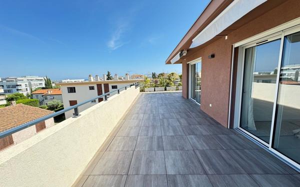 Appartement à vendre    4 pièces • 131,57 m2 Saint-Laurent-du-Var
