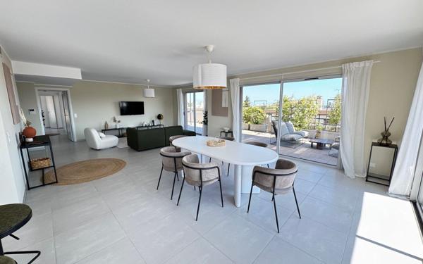 Appartement à vendre    4 pièces • 131,57 m2 Saint-Laurent-du-Var