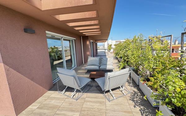 Appartement à vendre    4 pièces • 131,57 m2 Saint-Laurent-du-Var