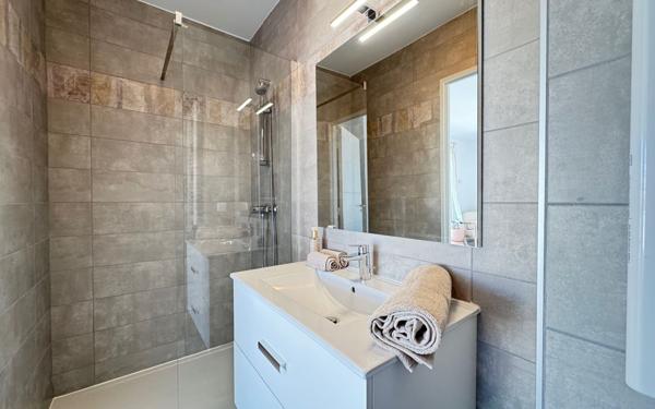 Appartement à vendre    4 pièces • 131,57 m2 Saint-Laurent-du-Var