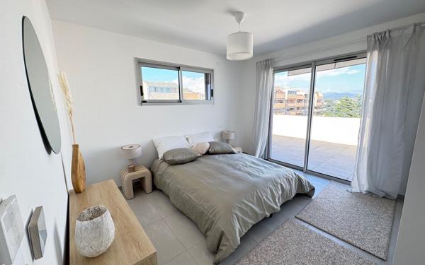 Appartement à vendre    4 pièces • 131,57 m2 Saint-Laurent-du-Var