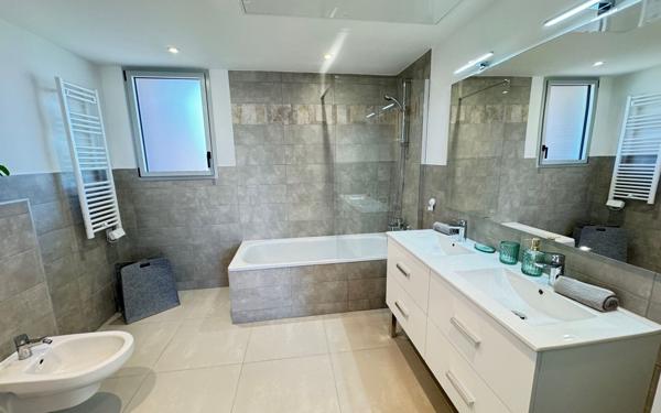 Appartement à vendre    4 pièces • 131,57 m2 Saint-Laurent-du-Var