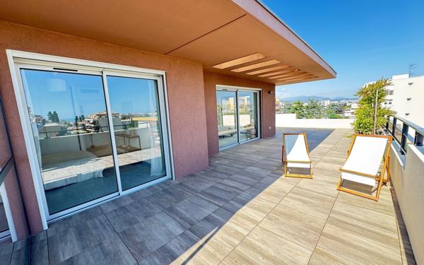Appartement à vendre    4 pièces • 131,57 m2 Saint-Laurent-du-Var