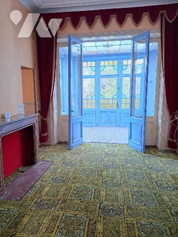 Douai, maison de ville double distribution avec jardin et 2 garages attenants