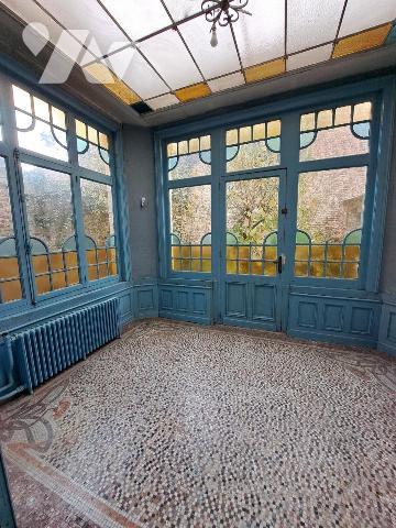 Douai, maison de ville double distribution avec jardin et 2 garages attenants