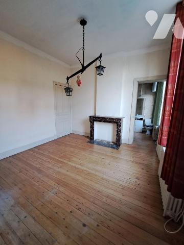 Douai, maison de ville double distribution avec jardin et 2 garages attenants