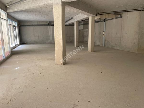 Local commercial libre la Ciotat  centre parking à proximité 173 m²