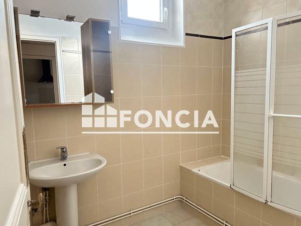 Location Appartement 2 pièces 40.15 m² - 16 RUE GANNERON Paris 75018