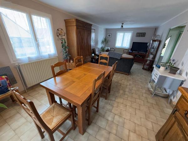 Maison à vendre à La Suze-sur-Sarthe dans la Sarthe (72210), ref : SL-72021-458