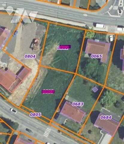 A deux pas du centre, superbe terrain à bâtir d'une surface de 1526m² avec une façade à la rue ...