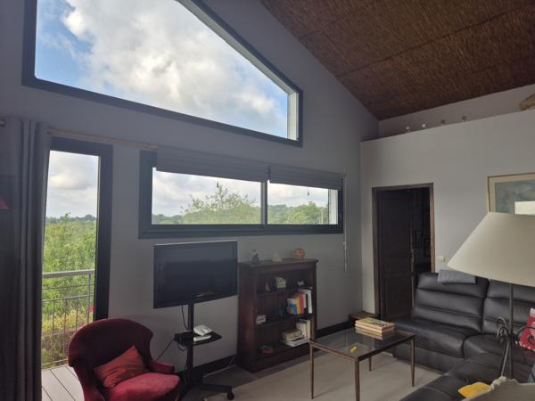 Maison contemporaine 130 m² - St Astier - secteur privilégié - 4 chambres - arboré -