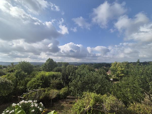 Maison contemporaine 130 m² - St Astier - secteur privilégié - 4 chambres - arboré -
