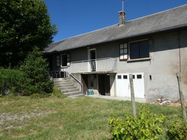 MAISON  AVEC DEPENDANCE TERRAIN 20000 M2