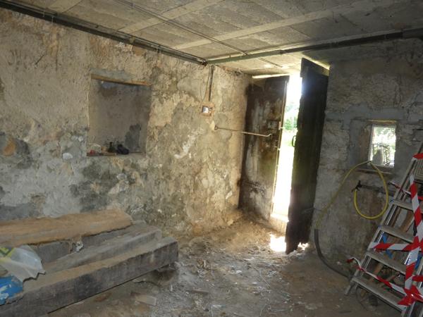 MAISON  AVEC DEPENDANCE TERRAIN 20000 M2