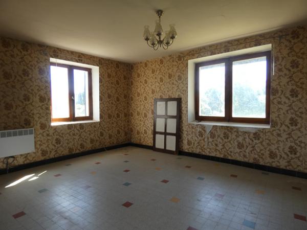 MAISON  AVEC DEPENDANCE TERRAIN 20000 M2