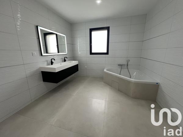 Maison à vendre 7 pièces 177 m² Saint-Barthélemy-d'Anjou