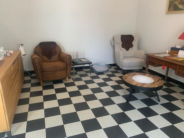 Pau (64000) PAU (64) Entre TOTAL et AUCHAN , Appt T3 d’environ 90m2 en rdj avec Dépendances d’environ 5