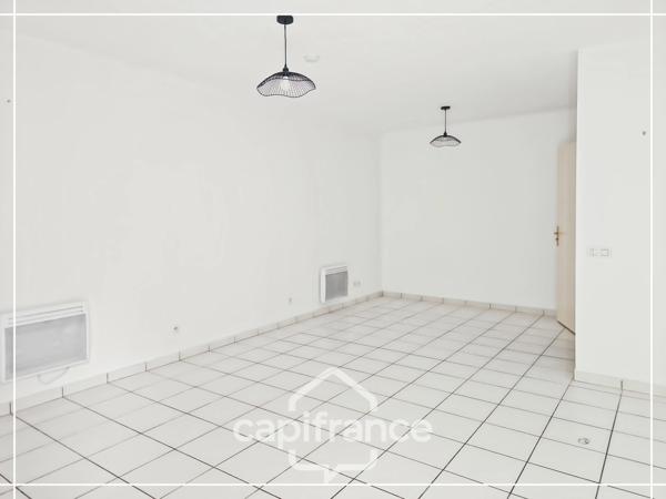 Appartement rez de chaussé situé dans une résidence sénior, commodités à pied