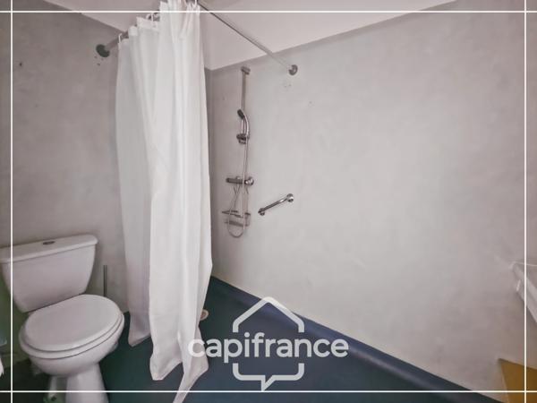 Appartement rez de chaussé situé dans une résidence sénior, commodités à pied