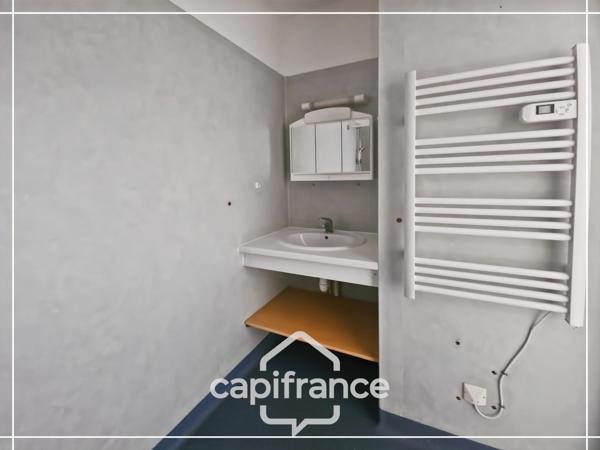 Appartement rez de chaussé situé dans une résidence sénior, commodités à pied