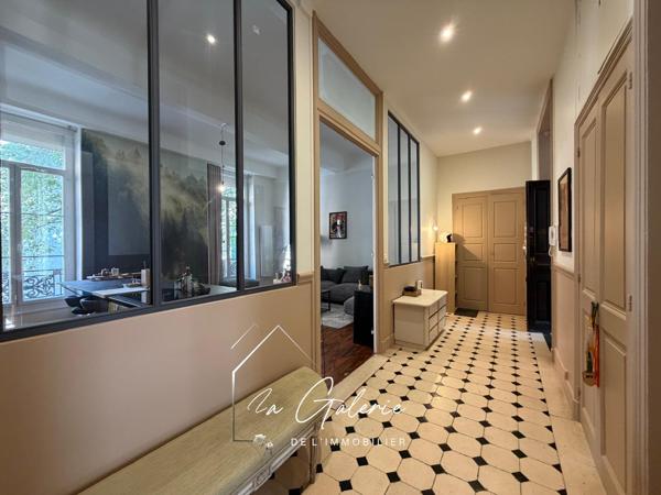 MAGNIFIQUE APPARTEMENT RENOVE EN HYPER CENTRE DE GRENOBLE
