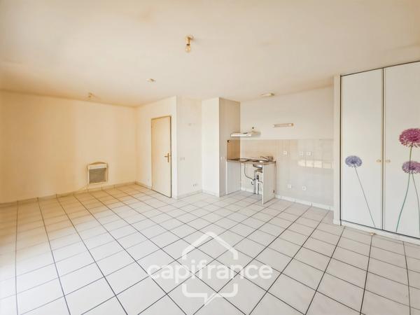 Appartement rez de chaussé situé dans une résidence sénior, commodités à pied
