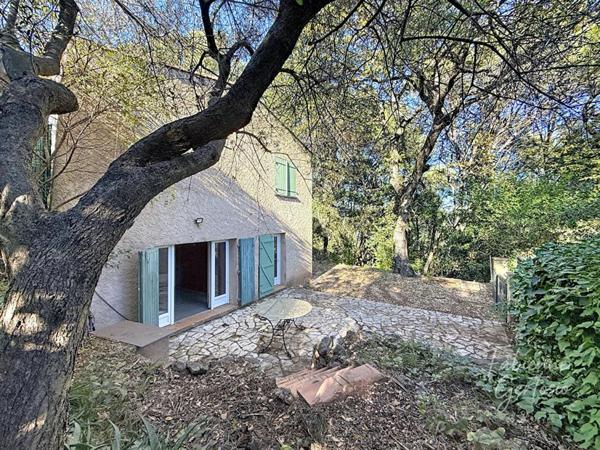 SOLLIES-VILLE! Maison de famille de 149m2 sur terrain de 714m2 sans vis-à-vis