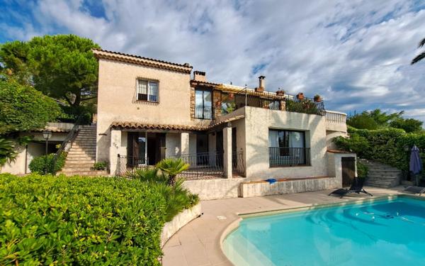 Maison à vendre    9 pièces • 234 m2 Vallauris