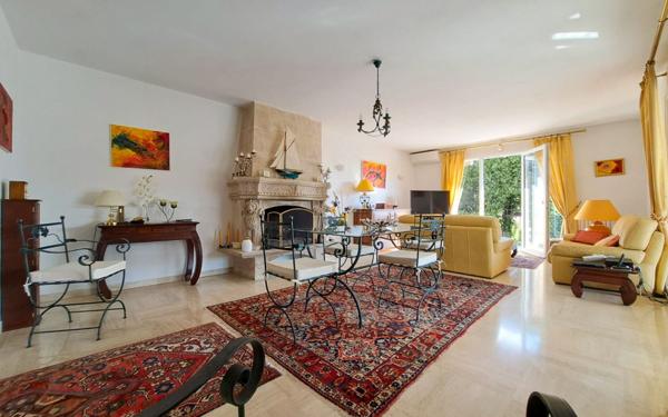 Maison à vendre    9 pièces • 234 m2 Vallauris