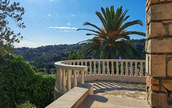 Maison à vendre    9 pièces • 234 m2 Vallauris