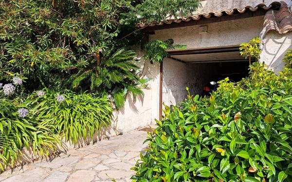 Maison à vendre    9 pièces • 234 m2 Vallauris