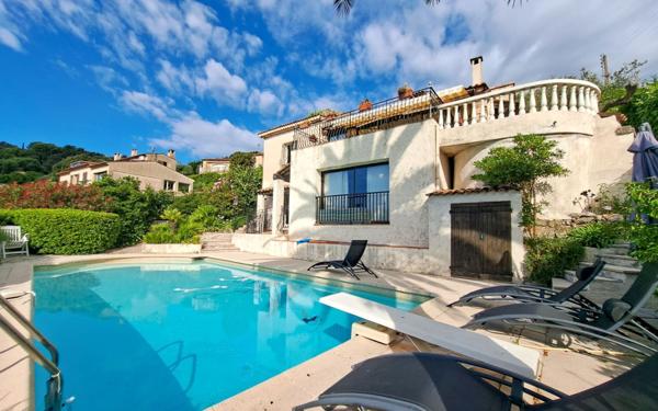 Maison à vendre    9 pièces • 234 m2 Vallauris