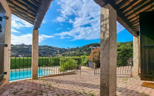 Maison à vendre    9 pièces • 234 m2 Vallauris