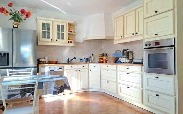 Maison à vendre    9 pièces • 234 m2 Vallauris