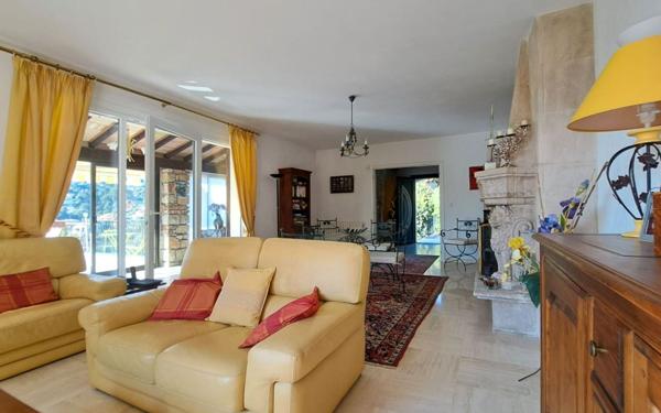 Maison à vendre    9 pièces • 234 m2 Vallauris