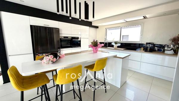 Maison à TALMONT-SAINT-HILAIRE, 85440 - 6 pièces 245m²