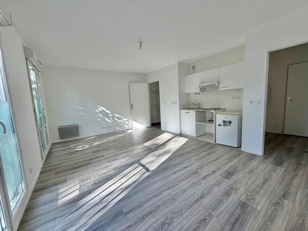 F1 de 31 m²  sans vis à vis M° Pleyel