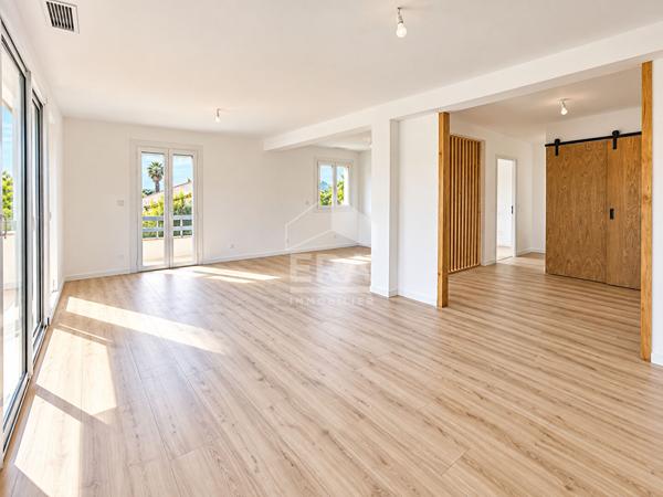 À vendre à Canet-en-Roussillon : Appartement 4 pièces en dernier étage avec garage et parking.