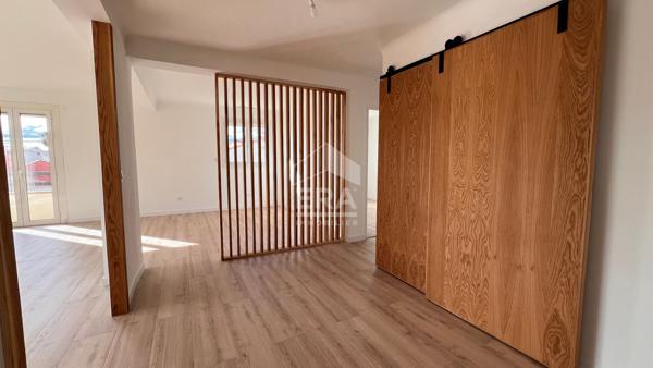 À vendre à Canet-en-Roussillon : Appartement 4 pièces en dernier étage avec garage et parking.