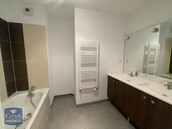 Appartement à louer 4 pièces 80.36m² Pau (64000)