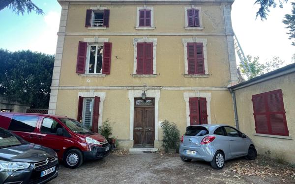 Maison à vendre    14 pièces •  Le Pontet