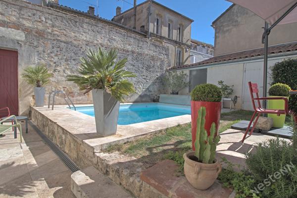 AGEN - Maison de caractère de 215 m² rénovée avec jardin, piscine et garage quartier CARNOT.